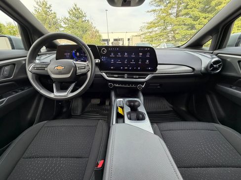 Used 2025 Chevrolet Equinox EV LT image 12