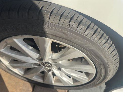 Used 2020 Toyota Camry LE image 10