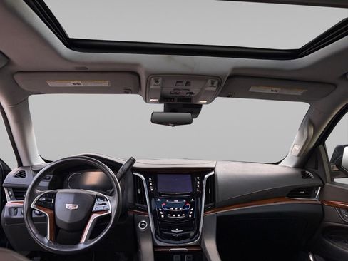 Used 2017 Cadillac Escalade Luxury image 7