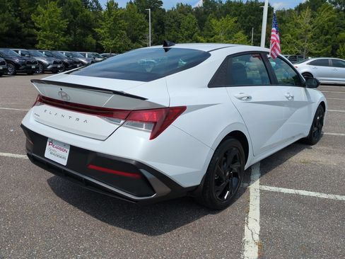 Used 2026 Hyundai Elantra Sport FWD image 4