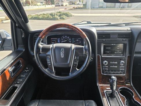 Used 2015 Lincoln Navigator 4WD image 12