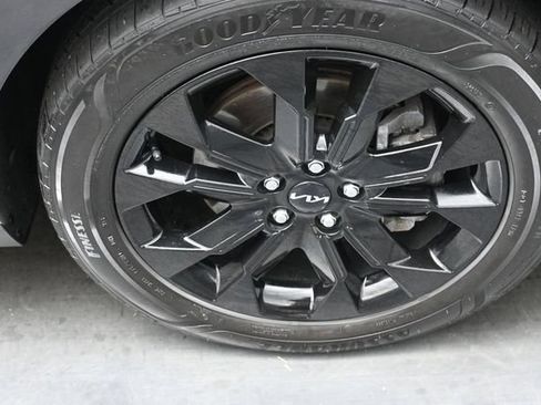 Used 2023 Kia Carnival SX Prestige w/ Paint Protection Package FWD image 33