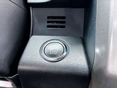 Used 2019 Ford Expedition XLT w/ Equipment Group 202A RWD image 35