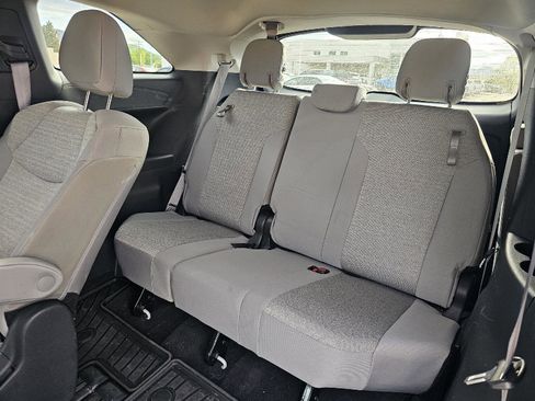 Used 2025 Toyota Sienna LE image 17