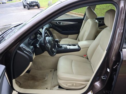 Used 2016 INFINITI Q50 3.0t Premium RWD image 9