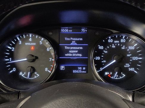 Used 2020 Nissan Rogue SV FWD image 23