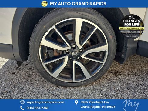 Used 2017 Nissan Rogue Sport SL w/ SL Premium Package AWD/4WD image 29