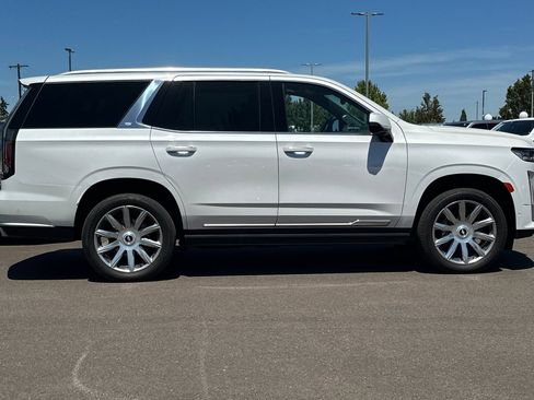 Used 2023 Cadillac Escalade Premium Luxury Platinum AWD/4WD image 3