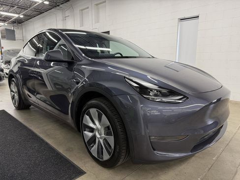 Used 2023 Tesla Model Y Long Range image 3