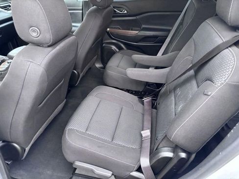 Used 2022 GMC Acadia SLE w/ Driver Convenience Package FWD image 24