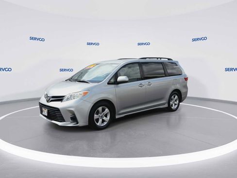 Used 2020 Toyota Sienna LE image 4
