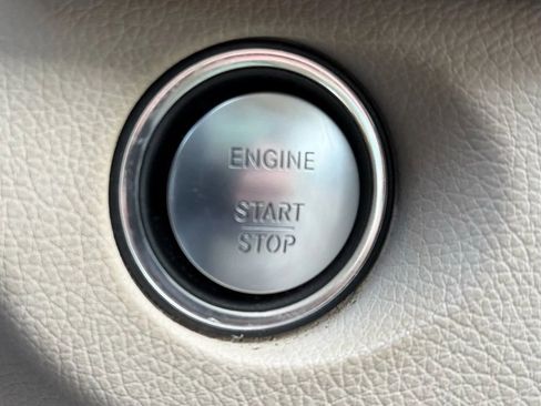 Used 2014 Mercedes-Benz E 350 4MATIC Sedan image 20