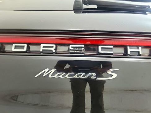 Used 2024 Porsche Macan S AWD/4WD image 33