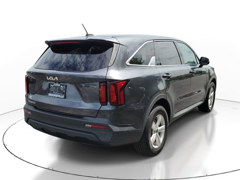 Used 2023 Kia Sorento LX FWD image 6