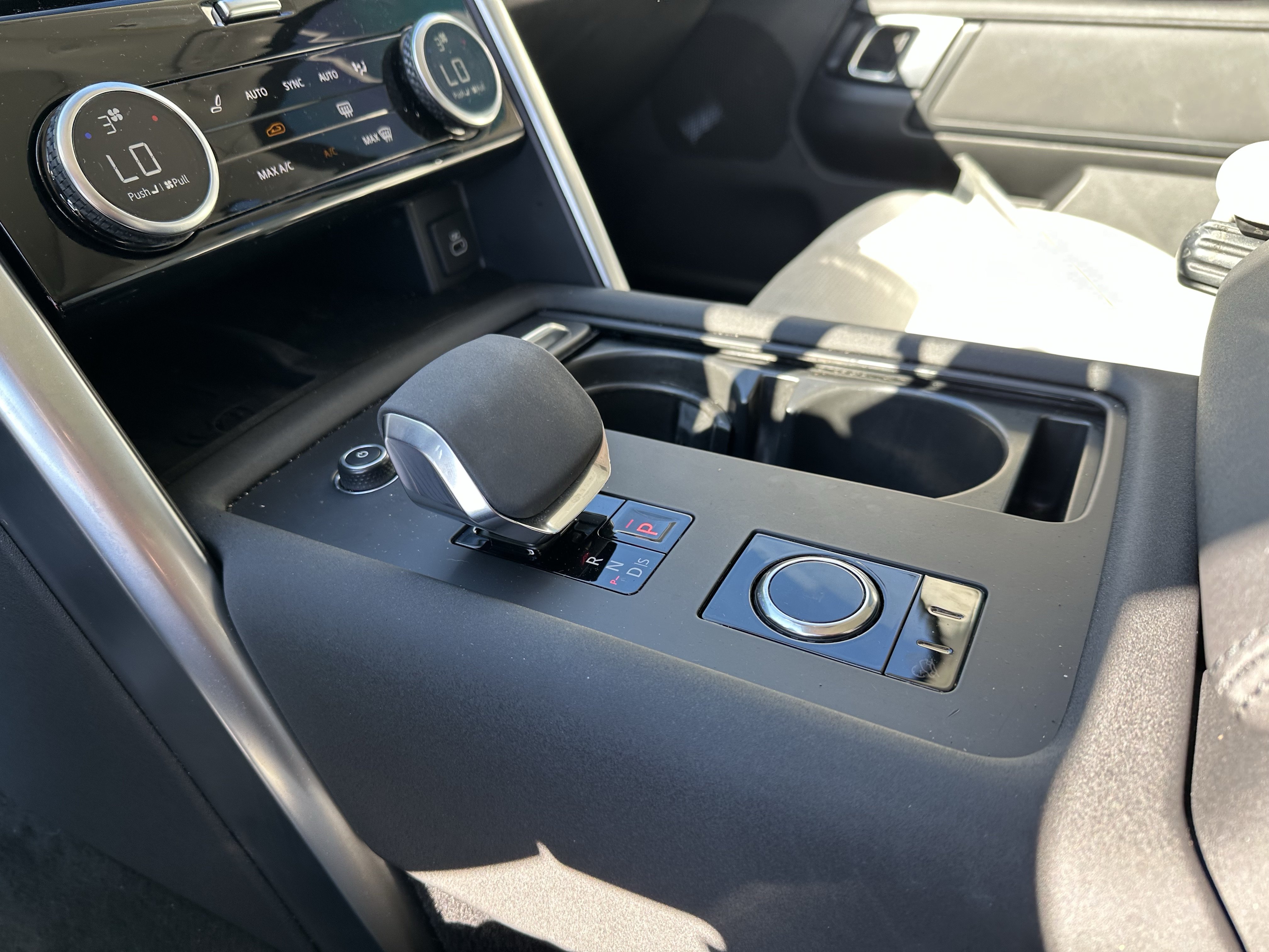 Certified 2023 Land Rover Discovery S AWD/4WD image 26