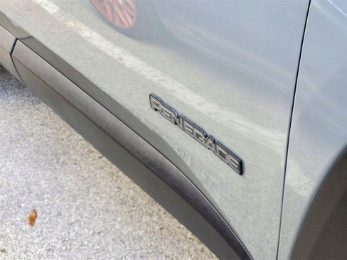 Used 2023 Jeep Renegade Latitude image 5