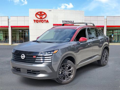 Used 2025 Nissan Kicks SR image 1