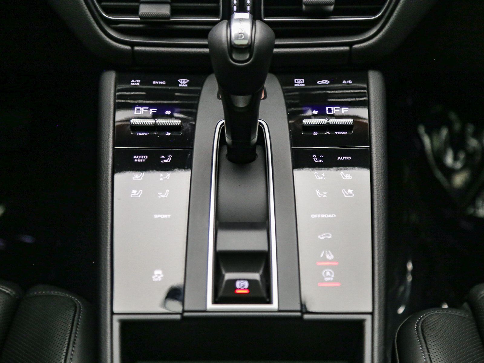 Certified 2025 Porsche Macan AWD/4WD image 18