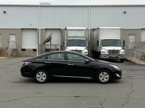 Used 2012 Hyundai Sonata Hybrid w/ Leather Pkg image 16
