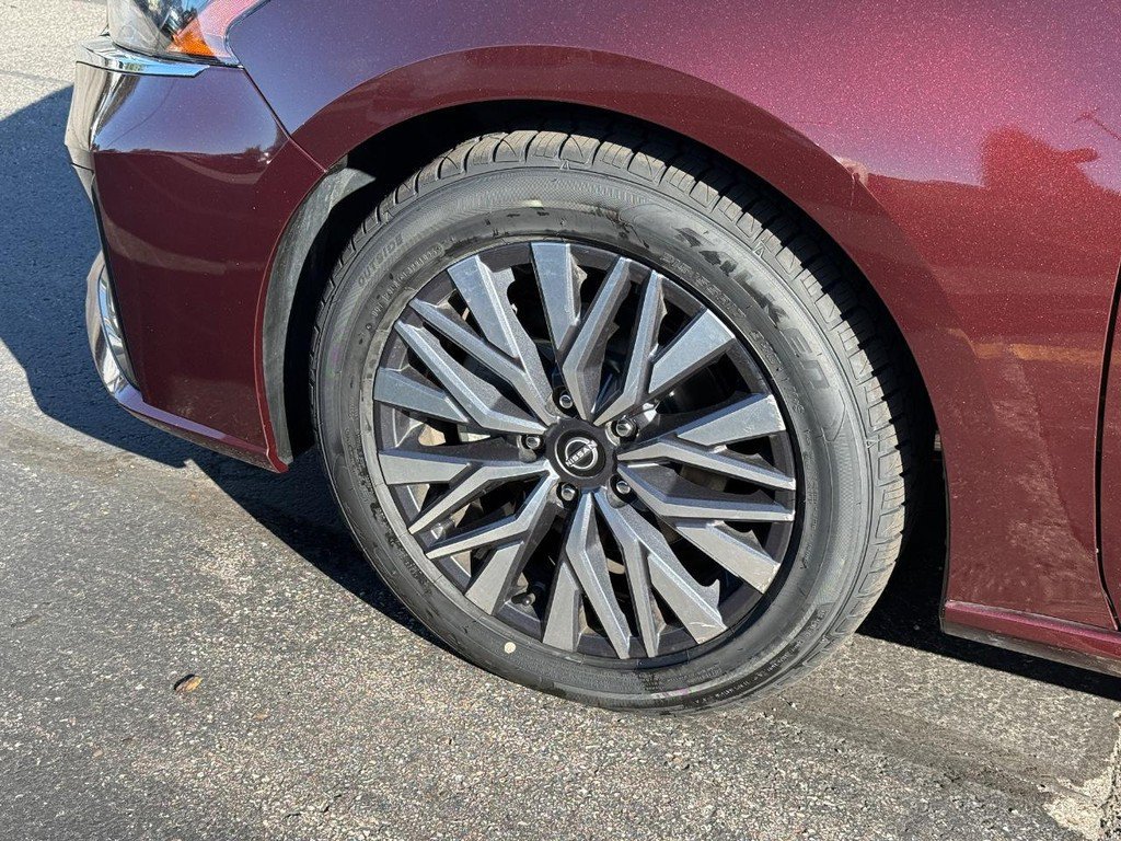 Used 2024 Nissan Altima 2.5 SV FWD image 13