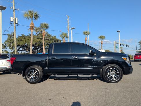 Used 2023 Nissan Titan SV w/ SV Convenience Package image 3
