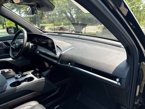 Used 2026 Cadillac Vistiq Sport w/ LPO, Floor Liner Package AWD/4WD image 40
