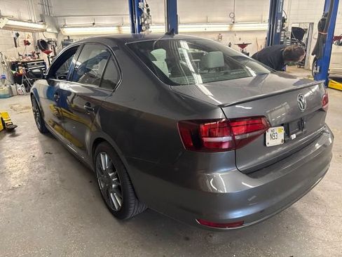 Used 2016 Volkswagen Jetta Sport FWD image 6