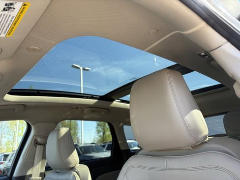 Used 2023 Lincoln Corsair AWD w/ Equipment Group 102A image 29