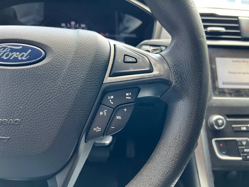 Used 2018 Ford Fusion SE w/ Fusion SE Technology Package FWD image 23