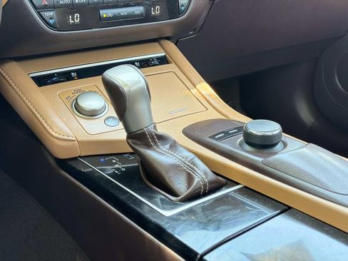 Used 2018 Lexus ES 350 w/ Premier Package FWD image 16