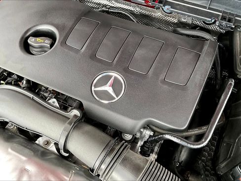 Used 2022 Mercedes-Benz GLB 250 image 34