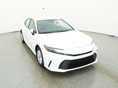Used 2025 Toyota Camry LE image 32