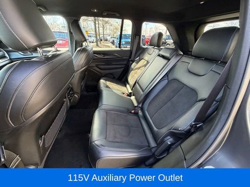 Certified 2025 Jeep Grand Cherokee Altitude AWD/4WD image 18