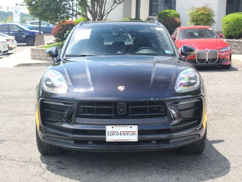 Used 2022 Porsche Macan AWD/4WD image 2