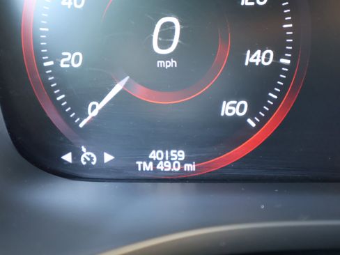 Used 2021 Volvo XC60 T5 Momentum w/ Protection Package Premier image 27