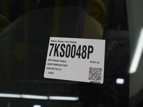Used 2025 Nissan Rogue SV image 32