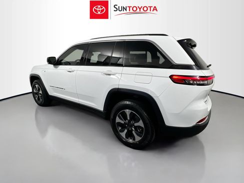Used 2022 Jeep Grand Cherokee Limited 4xe w/ Luxury Tech Group II AWD/4WD image 6
