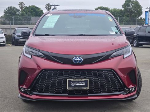 Used 2025 Toyota Sienna XSE AWD/4WD image 2