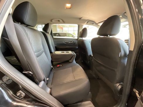 Used 2019 Nissan Rogue SV FWD image 19