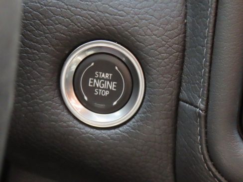 Used 2024 GMC Yukon Denali w/ Advanced Technology Package RWD image 26