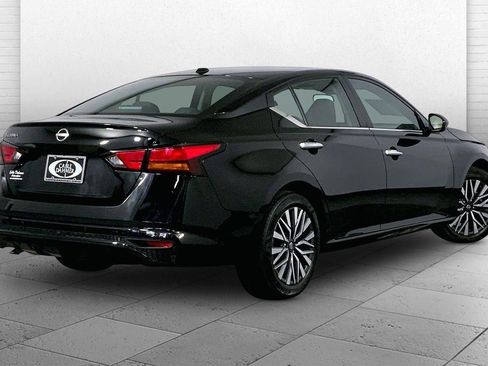 Used 2025 Nissan Altima 2.5 SV FWD image 15