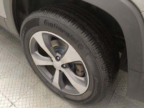 Used 2019 Jeep Cherokee Limited image 31