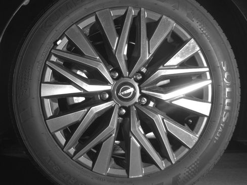Used 2025 Nissan Altima 2.5 SV FWD image 12