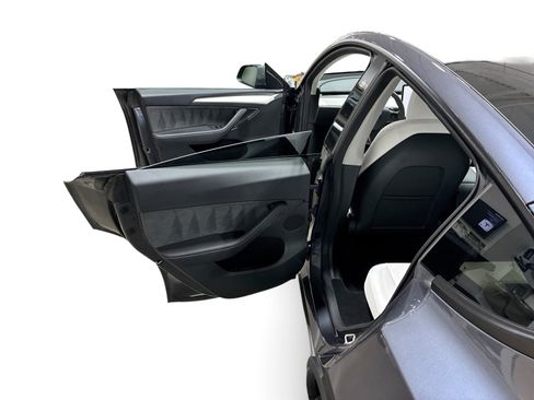Certified 2023 Tesla Model Y Long Range AWD/4WD image 10