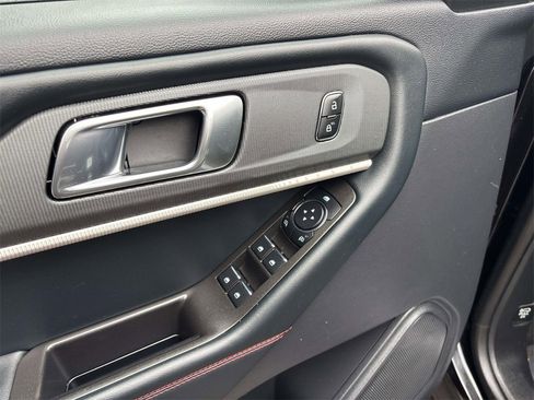 Used 2025 Ford Explorer ST-Line w/ ST-Line Street Pack image 11