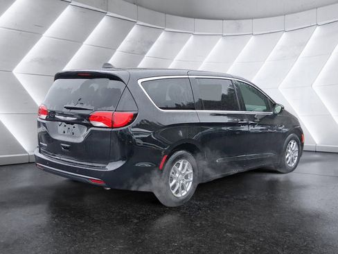 New 2026 Chrysler Voyager LX image 6