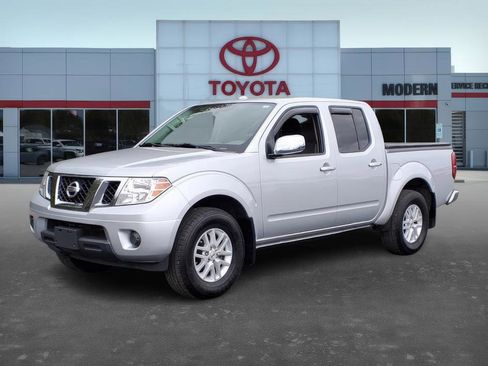 Used 2018 Nissan Frontier SV image 1