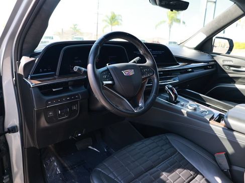 Used 2023 Cadillac Escalade ESV Sport Platinum w/ Heavy-Duty Trailer Package AWD/4WD image 19