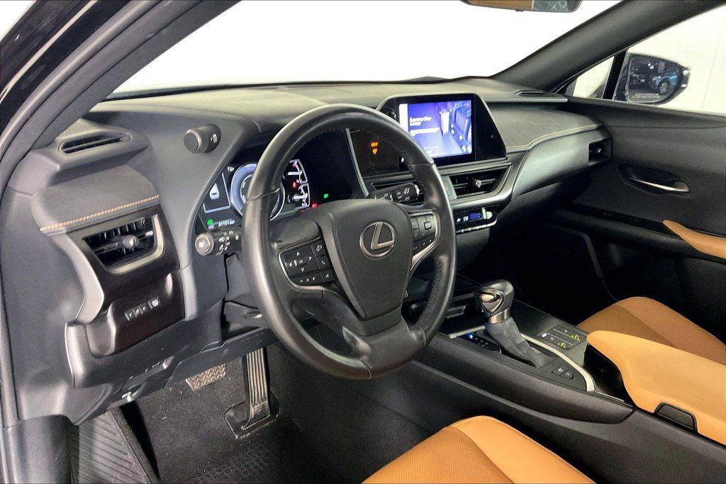 Used 2024 Lexus UX 250h FWD w/ Premium Package image 14