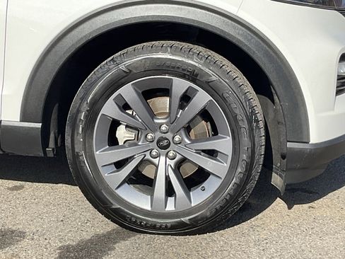 Used 2023 Ford Explorer XLT w/ Equipment Group 202A image 27